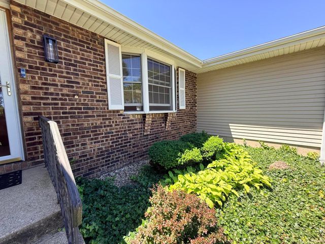 1619 W 95th Avenue, Crown Point, IN 46307