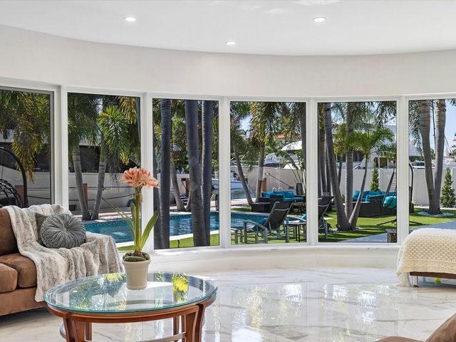 207 Royal Palm Drive, Fort Lauderdale, FL 33301