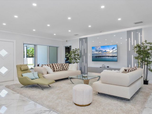 207 Royal Palm Drive, Fort Lauderdale, FL 33301