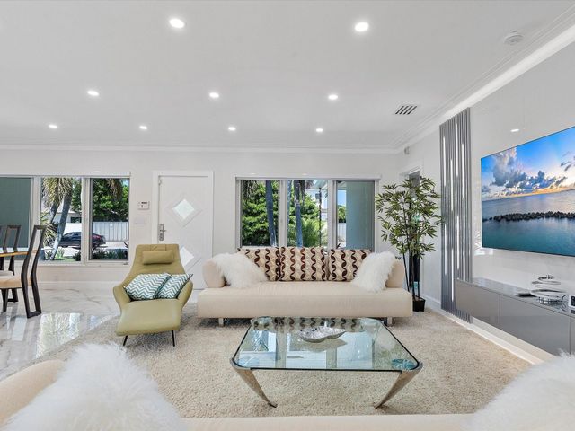 207 Royal Palm Drive, Fort Lauderdale, FL 33301