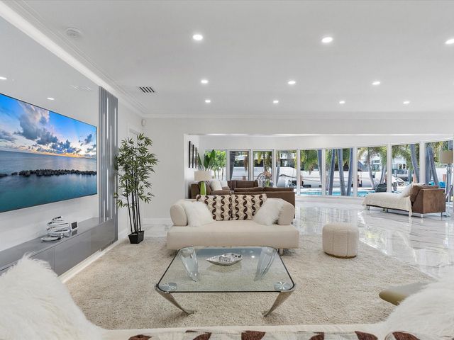 207 Royal Palm Drive, Fort Lauderdale, FL 33301