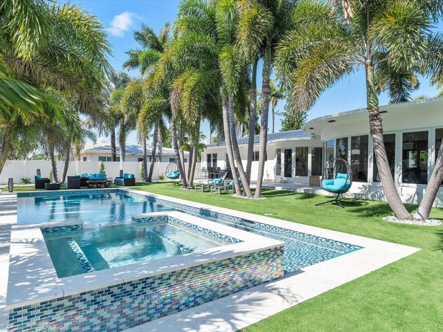 207 Royal Palm Drive, Fort Lauderdale, FL 33301
