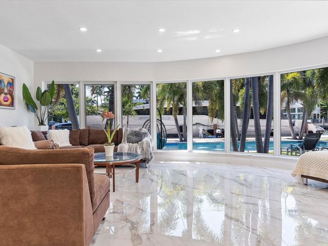 207 Royal Palm Drive, Fort Lauderdale, FL 33301