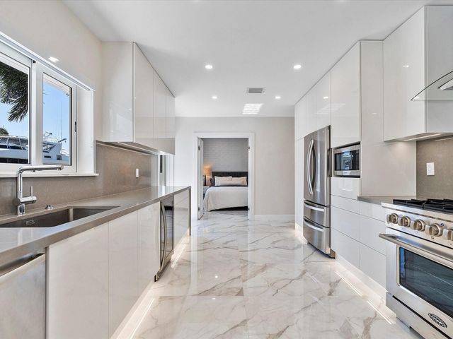 207 Royal Palm Drive, Fort Lauderdale, FL 33301