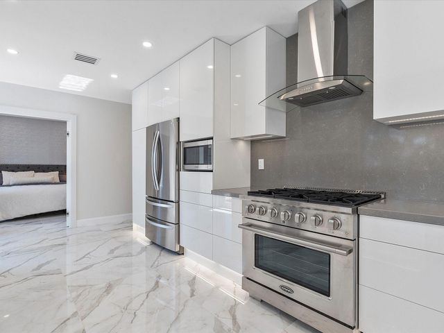 207 Royal Palm Drive, Fort Lauderdale, FL 33301