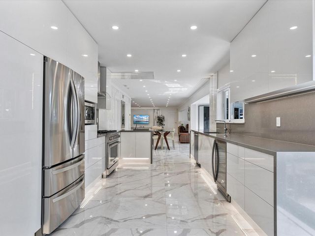 207 Royal Palm Drive, Fort Lauderdale, FL 33301