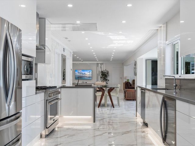 207 Royal Palm Drive, Fort Lauderdale, FL 33301