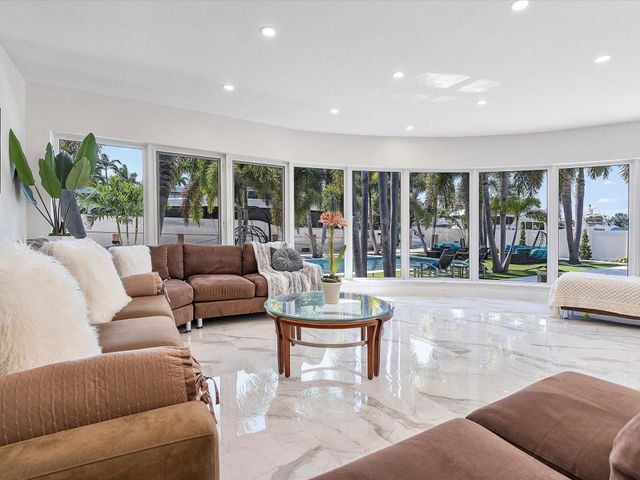 207 Royal Palm Drive, Fort Lauderdale, FL 33301