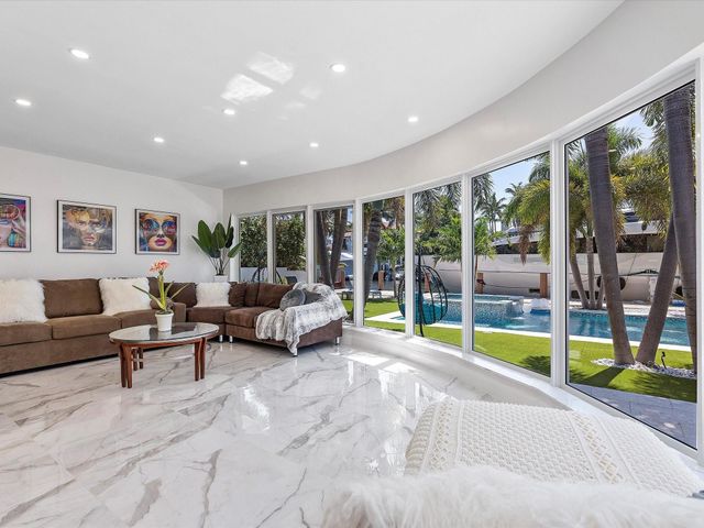 207 Royal Palm Drive, Fort Lauderdale, FL 33301