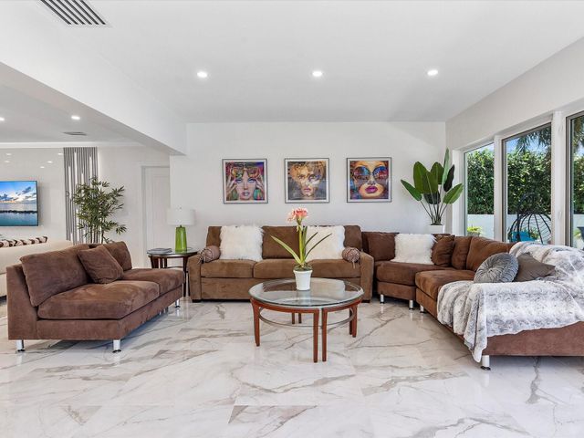 207 Royal Palm Drive, Fort Lauderdale, FL 33301