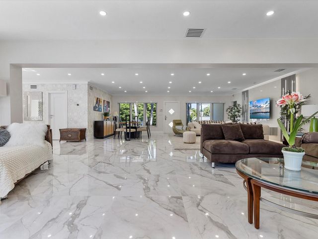207 Royal Palm Drive, Fort Lauderdale, FL 33301