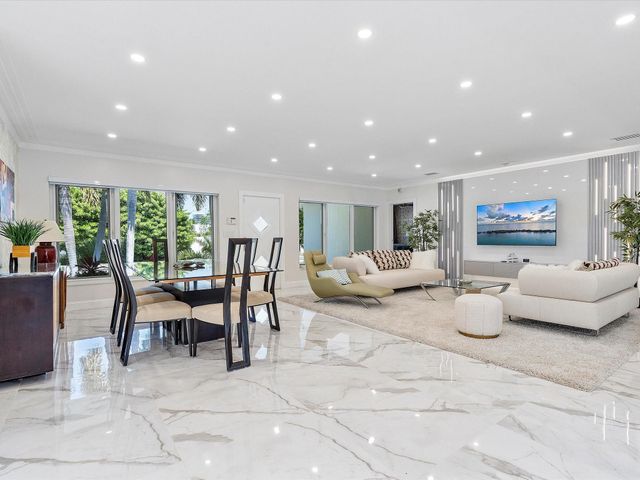 207 Royal Palm Drive, Fort Lauderdale, FL 33301