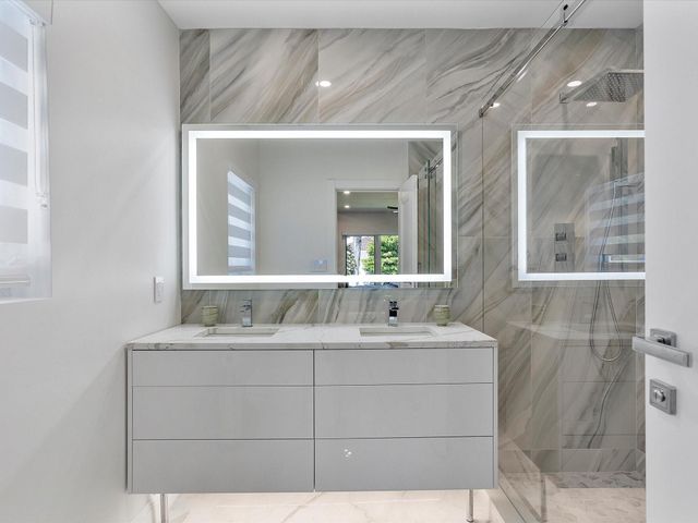 207 Royal Palm Drive, Fort Lauderdale, FL 33301