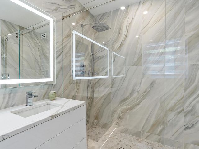 207 Royal Palm Drive, Fort Lauderdale, FL 33301