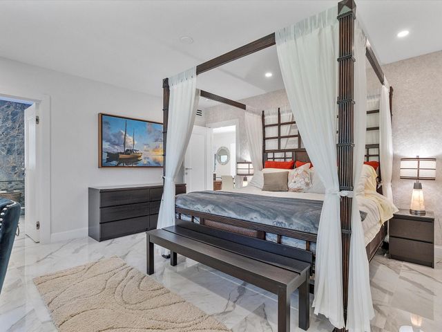 207 Royal Palm Drive, Fort Lauderdale, FL 33301