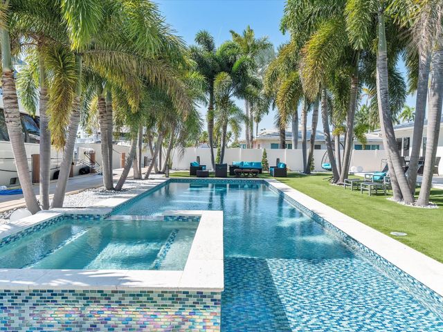 207 Royal Palm Drive, Fort Lauderdale, FL 33301