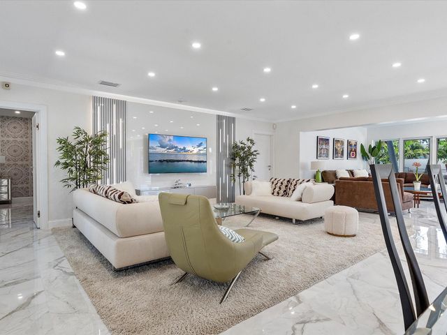 207 Royal Palm Drive, Fort Lauderdale, FL 33301