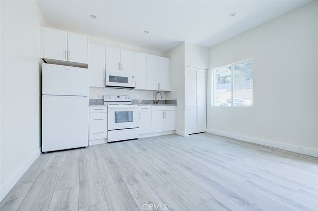 2947 West Blvd, Los Angeles, CA 90016