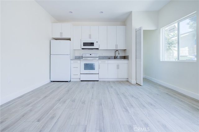 2947 West Blvd, Los Angeles, CA 90016