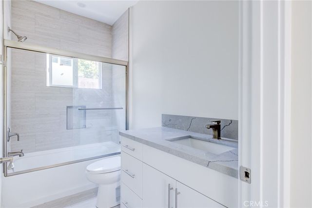 2947 West Blvd, Los Angeles, CA 90016