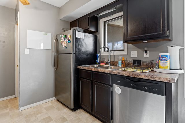 1502 River Bluff Boulevard, Rockford, IL 61103