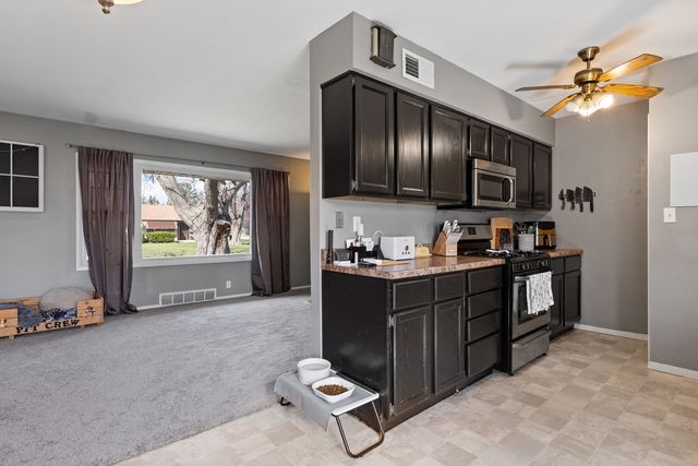 1502 River Bluff Boulevard, Rockford, IL 61103