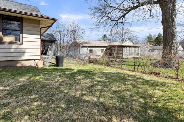 1502 River Bluff Boulevard, Rockford, IL 61103