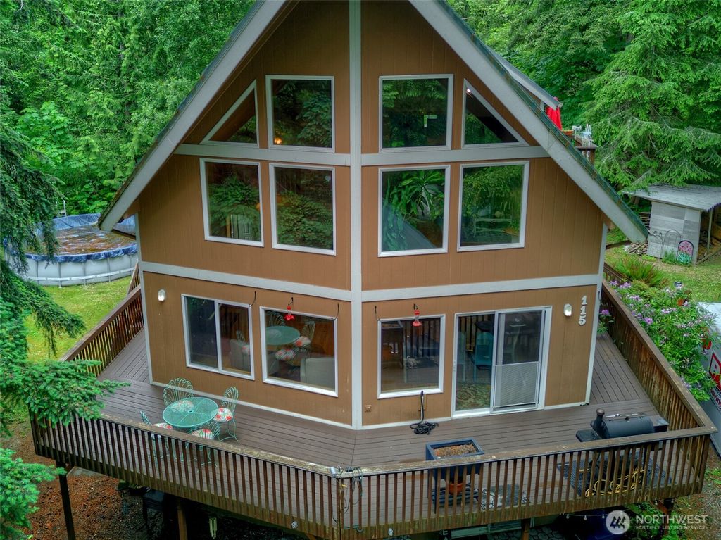 115 Kahlua Court, Camano Island, WA 98282
