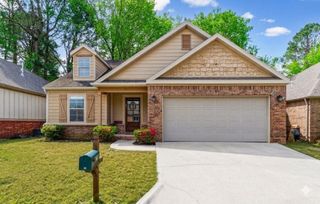 63 E Madrid Street, Fayetteville, AR 72703