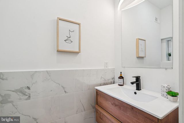 1634 N DOVER ST, Philadelphia, PA 19121