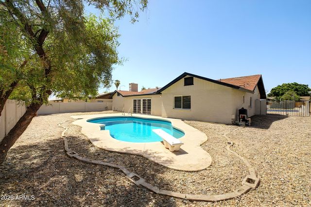 2845 E GLENCOVE Street, Mesa, AZ 85213
