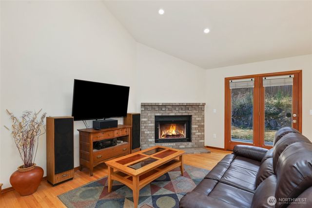 1826 Browns Point Boulevard, Tacoma, WA 98422