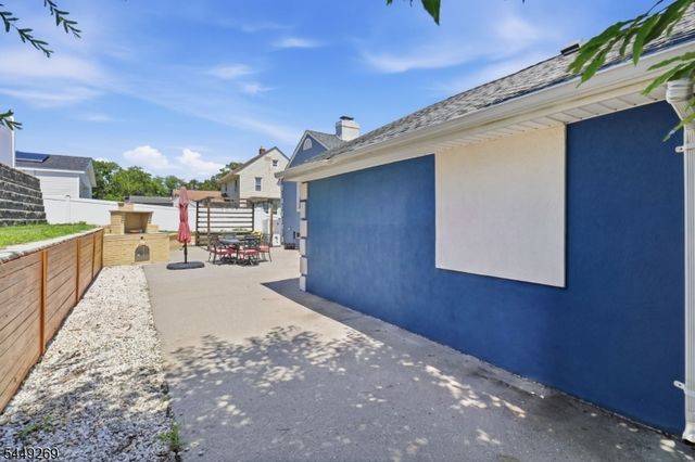 200 Mccosh Rd, Clifton City, NJ 07043