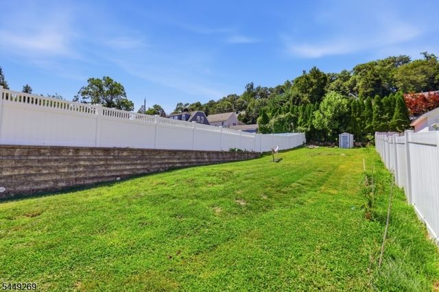200 Mccosh Rd, Clifton City, NJ 07043