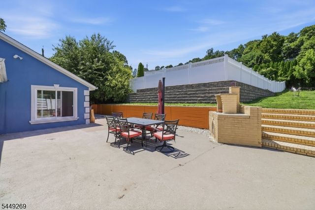200 Mccosh Rd, Clifton City, NJ 07043