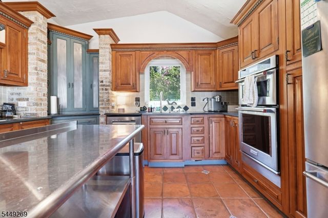 200 Mccosh Rd, Clifton City, NJ 07043