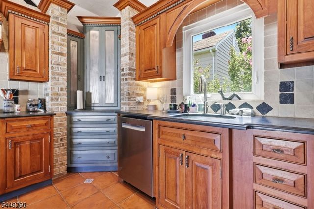 200 Mccosh Rd, Clifton City, NJ 07043