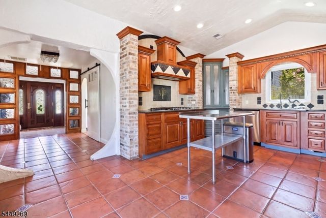 200 Mccosh Rd, Clifton City, NJ 07043