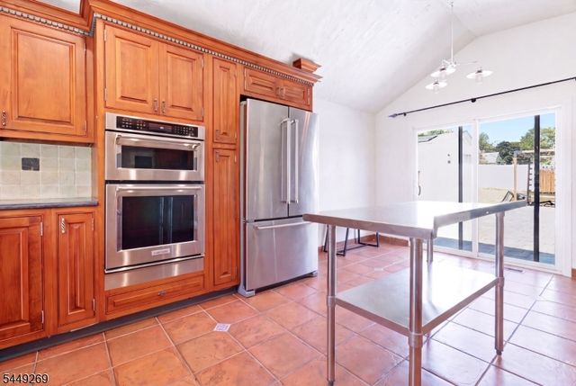 200 Mccosh Rd, Clifton City, NJ 07043