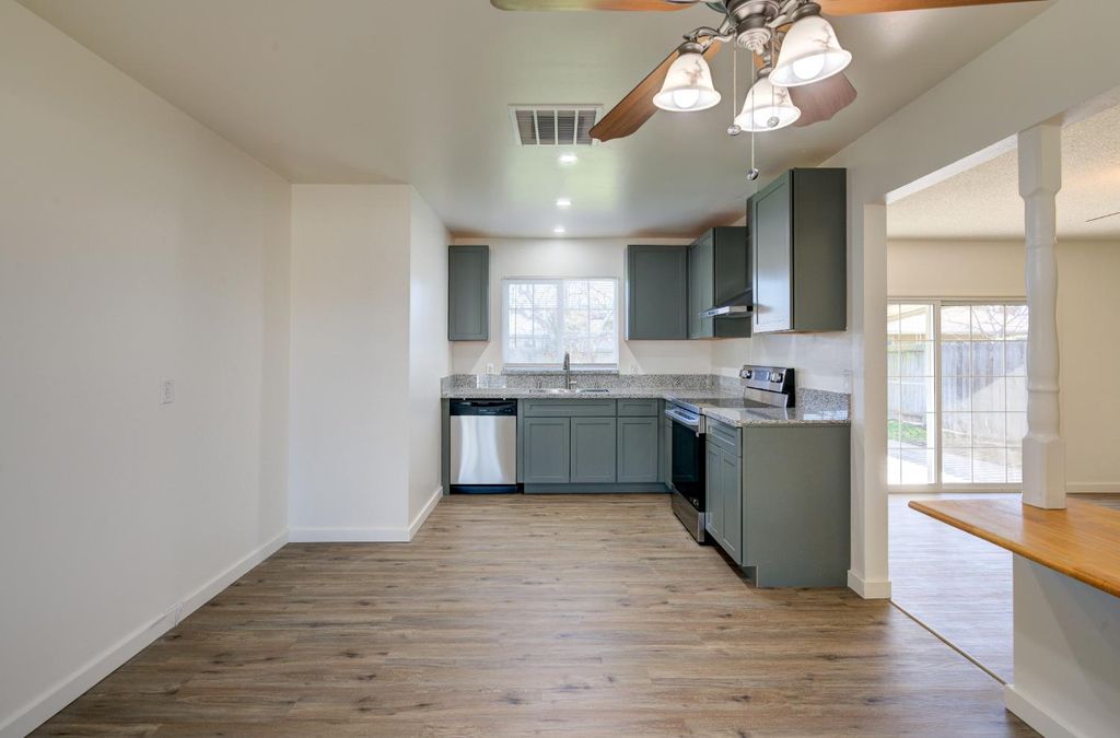 Image 10 of property listing at 4722 N Callisch Street, Fresno, CA 93726