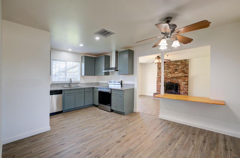 Image 11 of property listing at 4722 N Callisch Street, Fresno, CA 93726