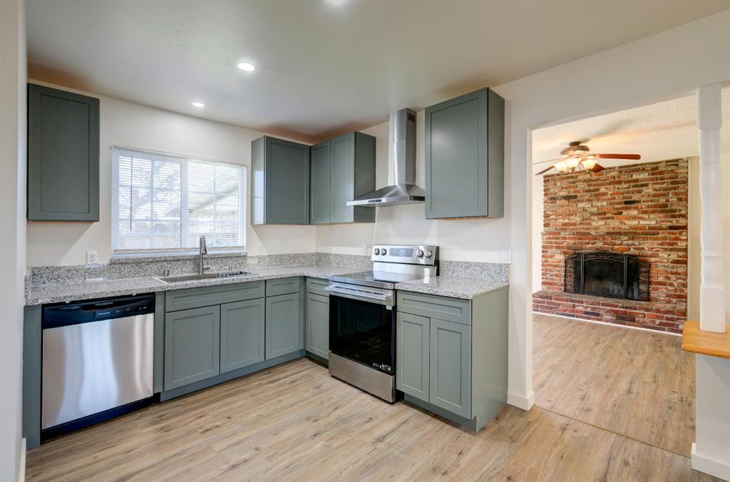 Image 12 of property listing at 4722 N Callisch Street, Fresno, CA 93726