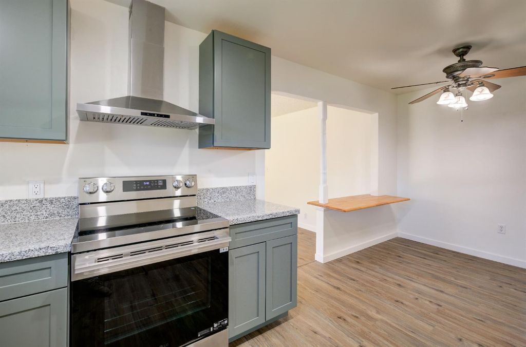 Image 14 of property listing at 4722 N Callisch Street, Fresno, CA 93726