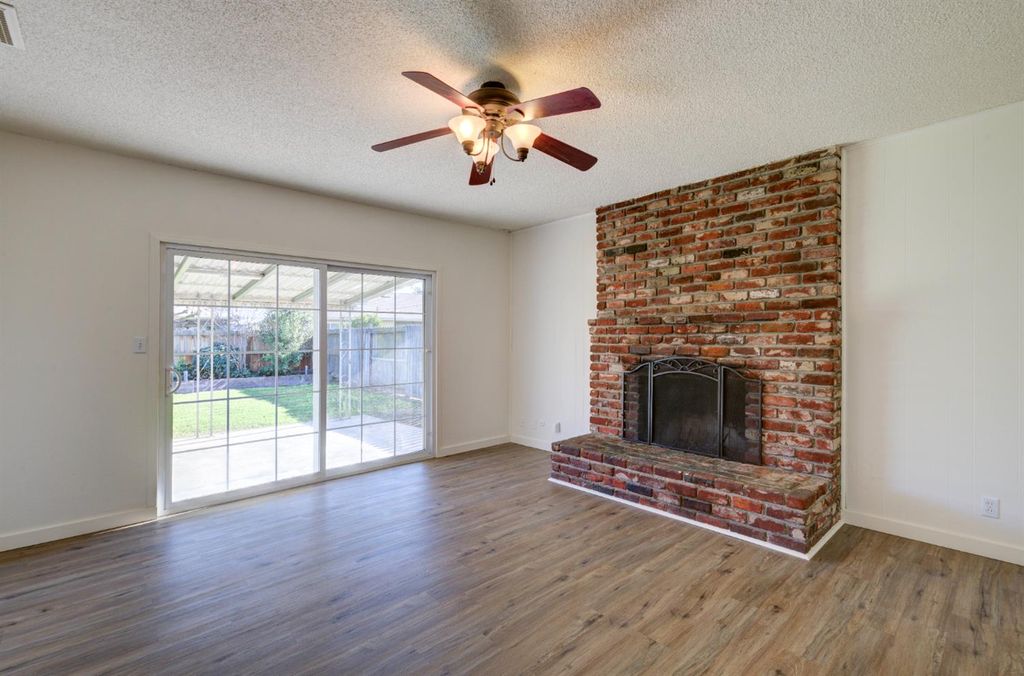 Image 16 of property listing at 4722 N Callisch Street, Fresno, CA 93726