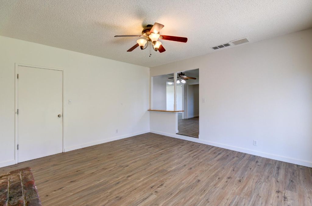 Image 18 of property listing at 4722 N Callisch Street, Fresno, CA 93726