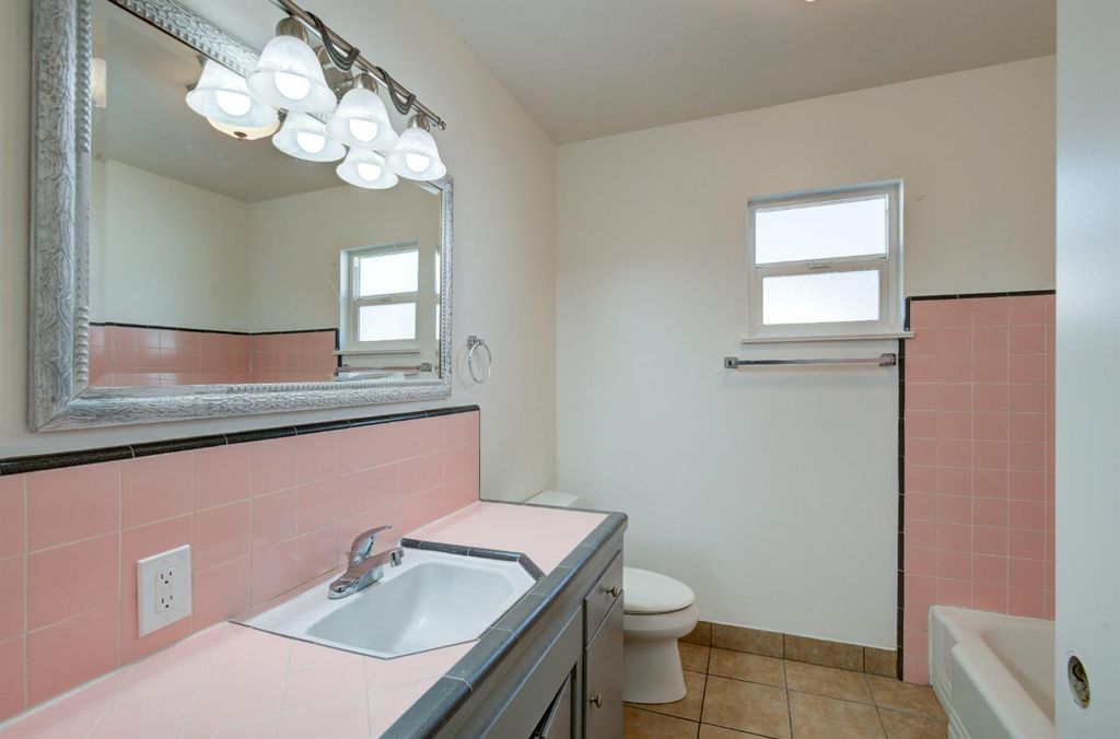 Image 28 of property listing at 4722 N Callisch Street, Fresno, CA 93726