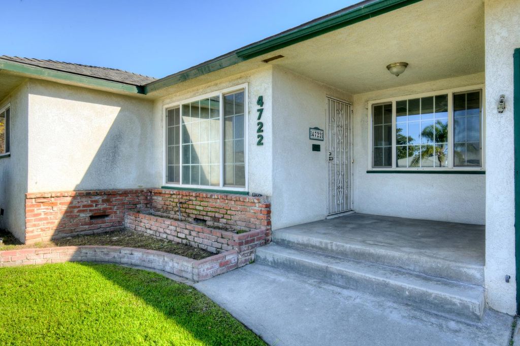 Image 5 of property listing at 4722 N Callisch Street, Fresno, CA 93726