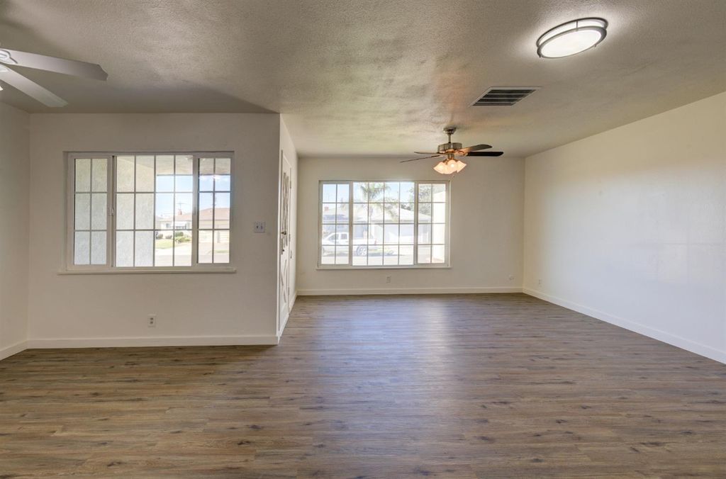 Image 9 of property listing at 4722 N Callisch Street, Fresno, CA 93726