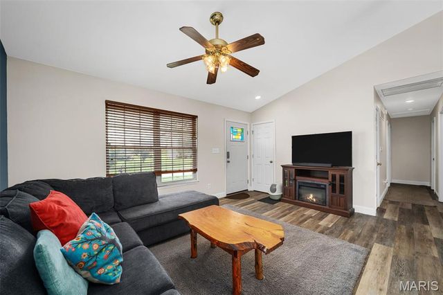 906 Warrior Ridge, Warrenton, MO 63383