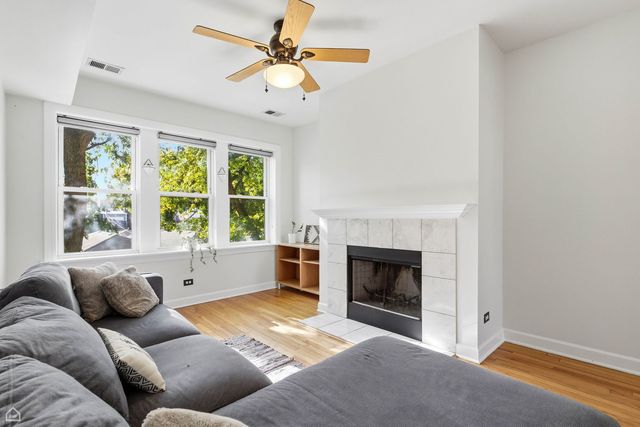 3222 W Berteau Avenue 2, Chicago, IL 60618